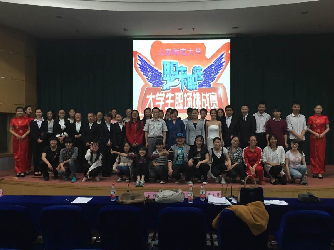 获奖选手与评委合影