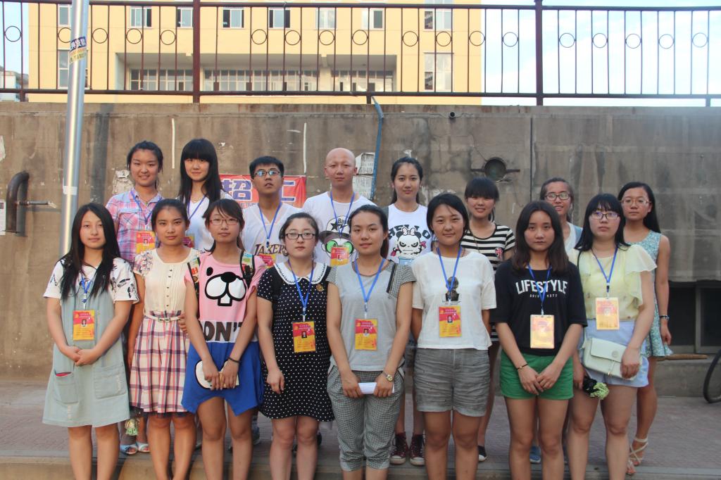 低年级学生党员、学生干部志愿者