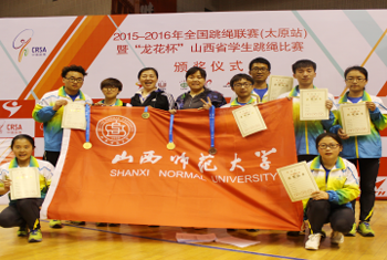 禁漫之家
赵娜(第一排右一)冷宸祎(第二排左二)与参赛者合影留念