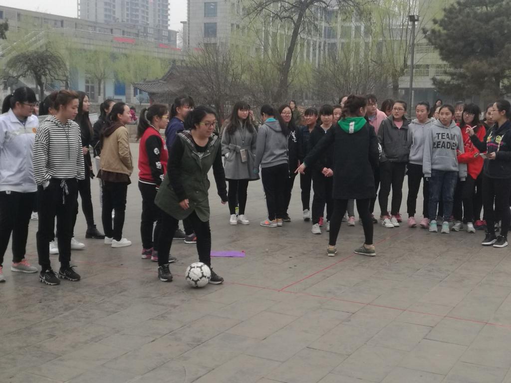 足式保龄球游戏现场